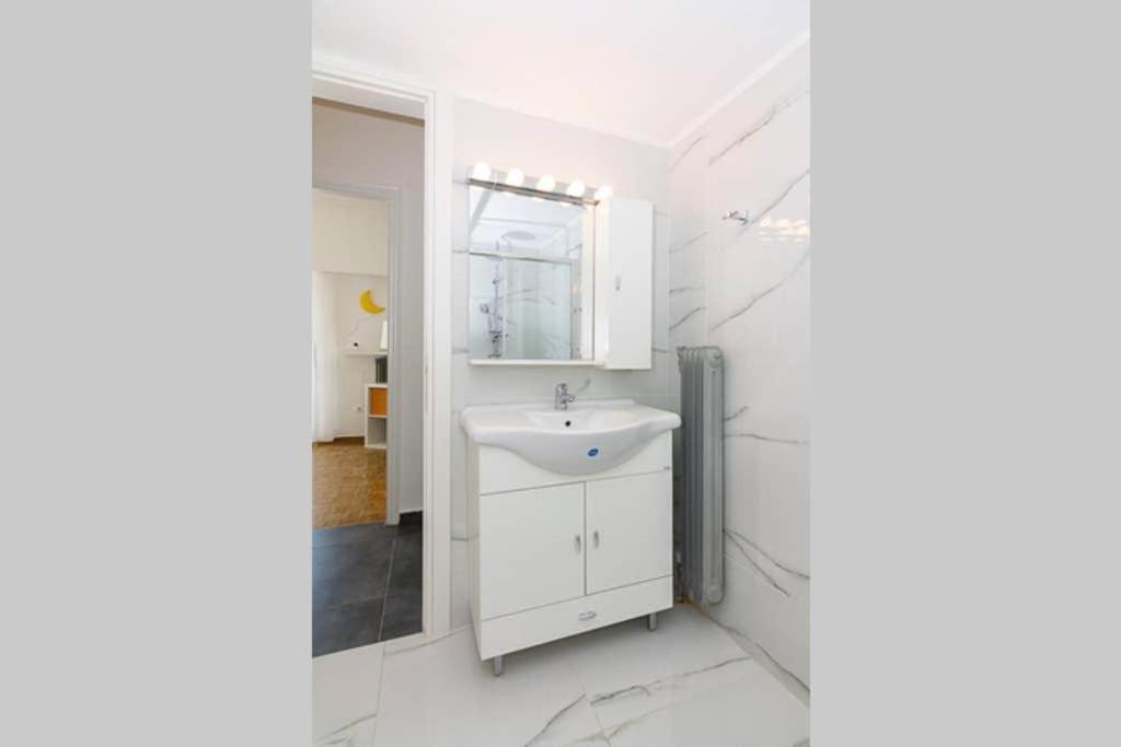 Sunlit 2Br Oasis In Metaxourghio 3Min From Metro Atenas Exterior foto